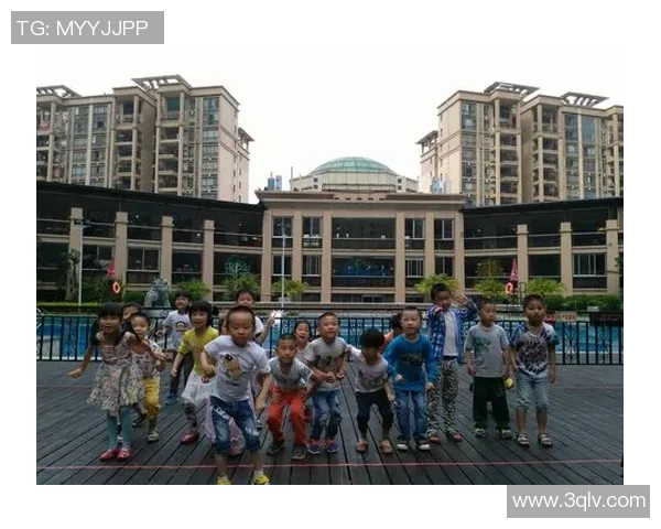 足球巨星的一天：从晨跑到比赛场，揭秘他们的日常训练与生活点滴